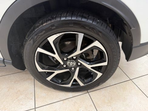 Used 2020 Toyota C-HR XLE FWD image 20