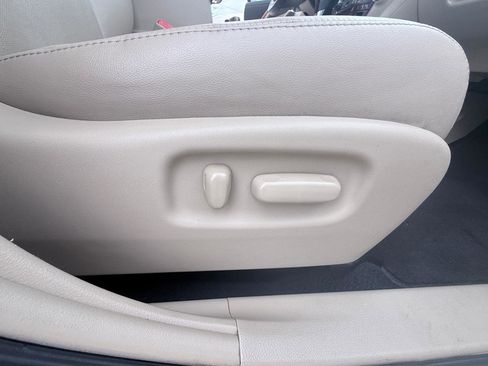 Used 2013 Toyota Highlander Limited image 37