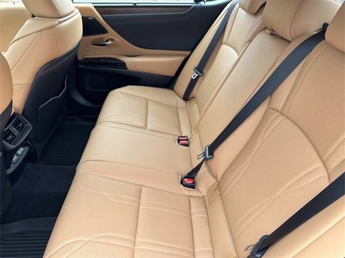 Certified 2025 Lexus ES 300h Ultra Luxury image 13