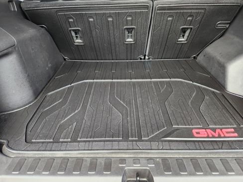 Certified 2023 GMC Terrain SLT w/ Tech Package image 32