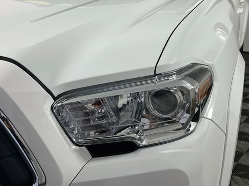 Used 2023 Toyota Tacoma SR5 w/ Technology Package RWD image 11