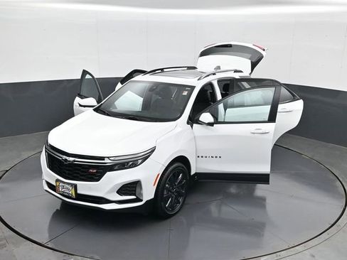 Used 2023 Chevrolet Equinox RS w/ RS Leather Package image 30