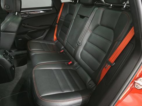 Used 2022 Porsche Macan AWD/4WD image 26