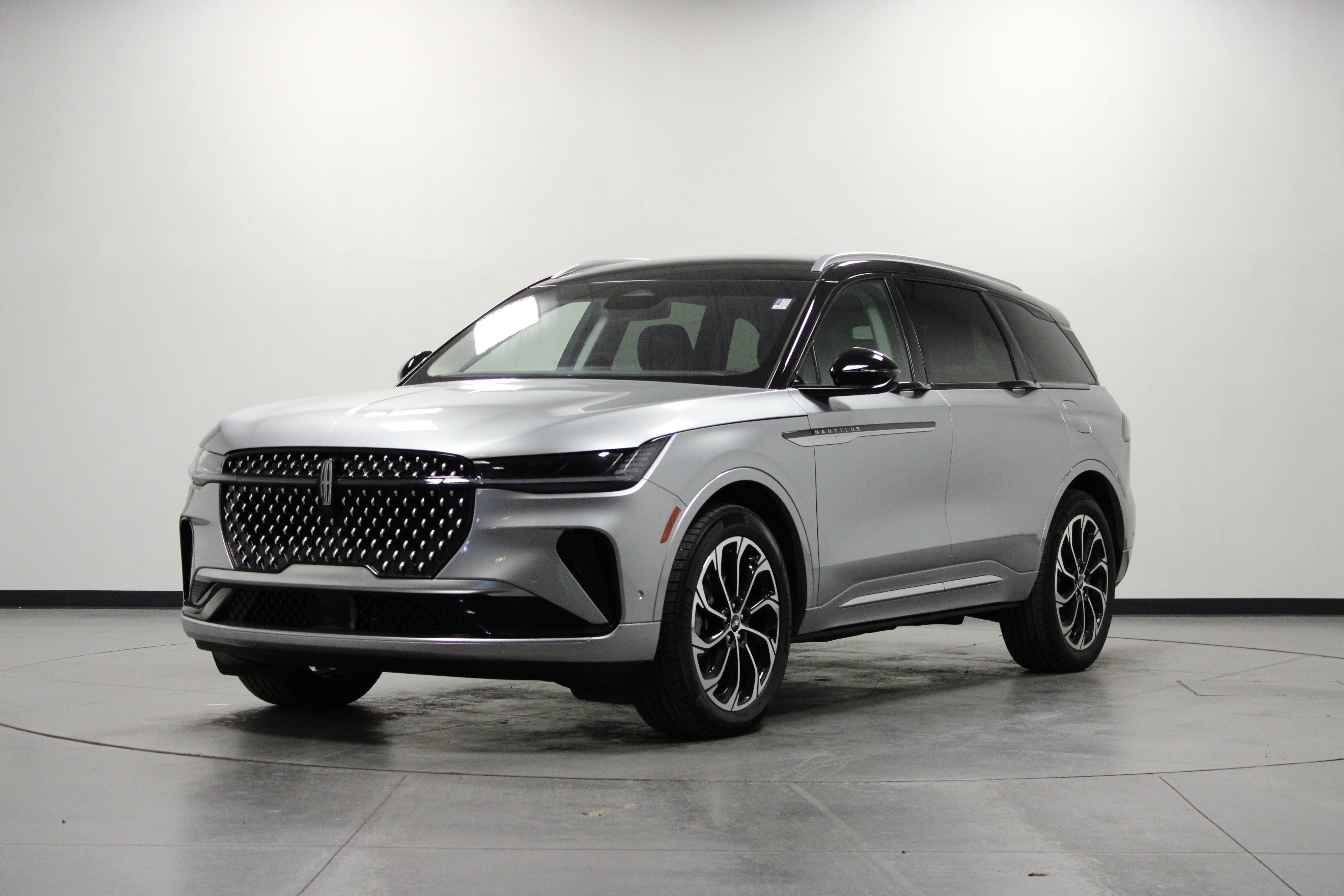 Used 2024 Lincoln Nautilus Reserve AWD/4WD image 8