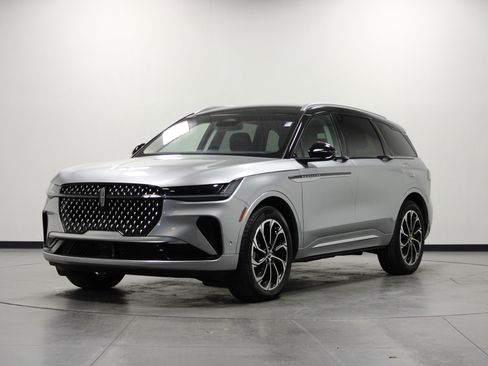 Used 2024 Lincoln Nautilus Reserve image 8