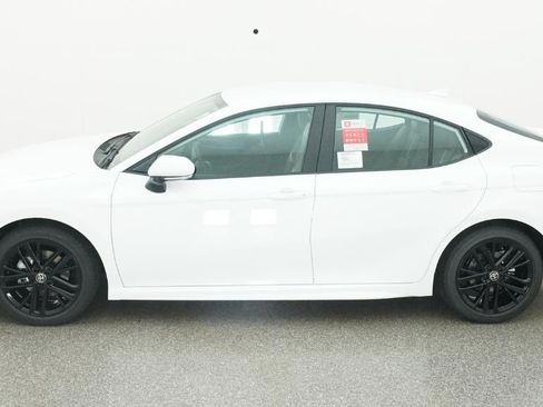 Used 2026 Toyota Camry SE w/ Convenience Package FWD image 6