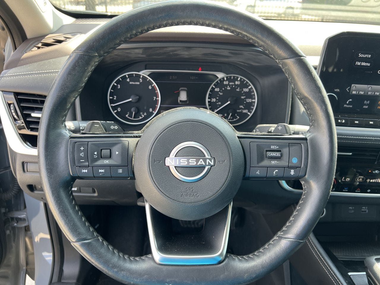 Used 2023 Nissan Rogue SL w/ SL Premium Package FWD image 7