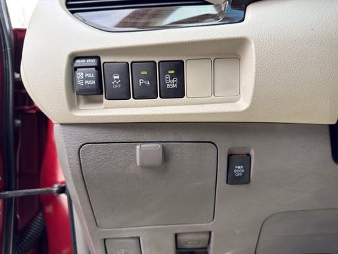 Used 2016 Toyota Sienna XLE w/ XLE Navigation Package image 14