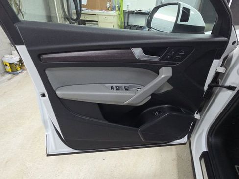 Used 2021 Audi Q5 2.0T Premium w/ Convenience Package image 19