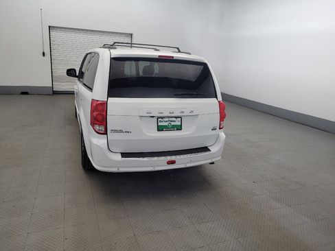 Used 2015 Dodge Grand Caravan SXT w/ Rear Park Assist Package FWD image 6