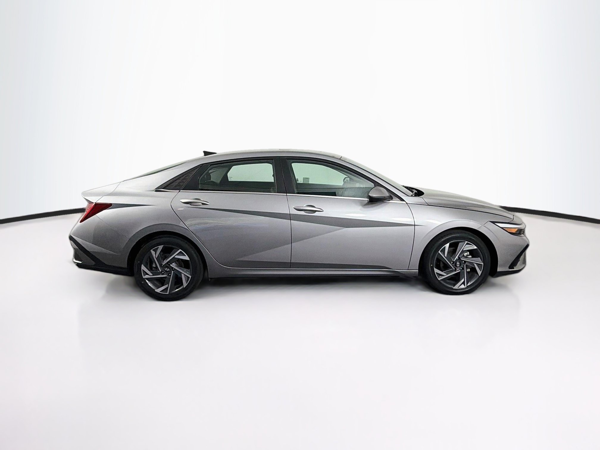 Used 2025 Hyundai Elantra Limited FWD image 10