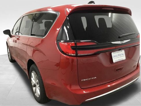 New 2026 Chrysler Pacifica Select image 38