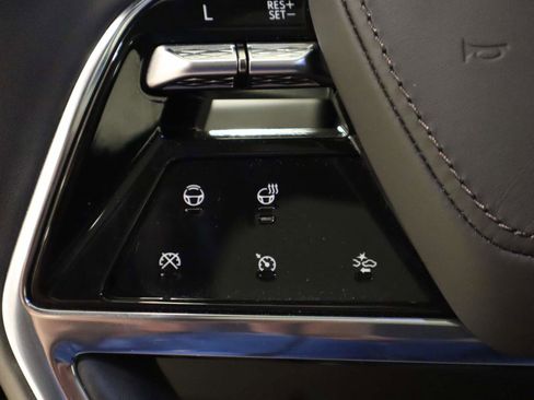 Used 2025 Cadillac Escalade Sport Platinum w/ LPO, Floor Liner Package AWD/4WD image 32