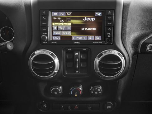 Used 2016 Jeep Wrangler Unlimited Rubicon AWD/4WD image 10