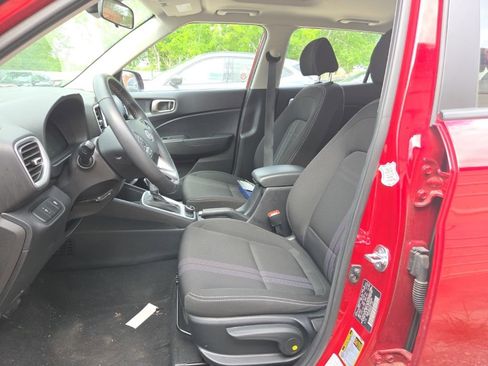 Used 2025 Hyundai Venue SEL FWD image 5