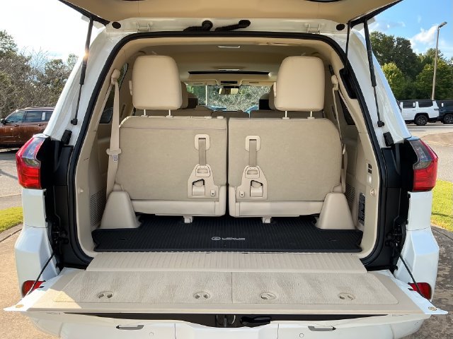 Used 2016 Lexus LX 570 4WD w/ Luxury Package image 32