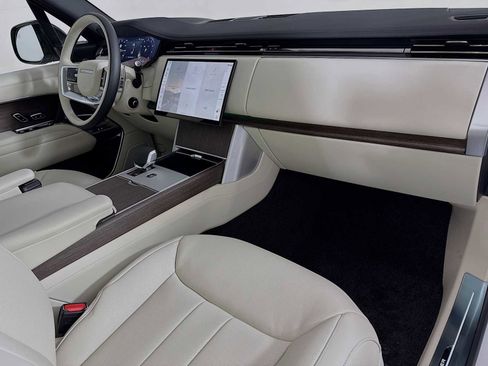 New 2025 Land Rover Range Rover SE image 29