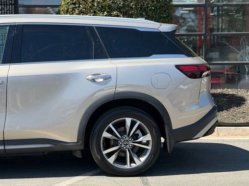 Used 2023 INFINITI QX60 Luxe image 11