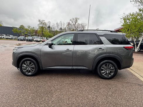 Used 2022 Nissan Pathfinder SV AWD/4WD image 4