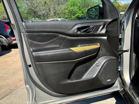 Used 2019 GMC Acadia Denali image 22