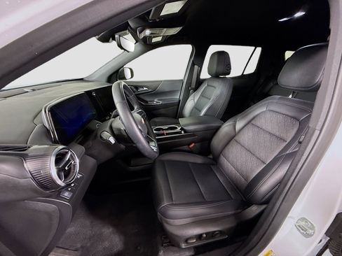 Used 2025 Chevrolet Equinox LT w/ Convenience Package II image 22