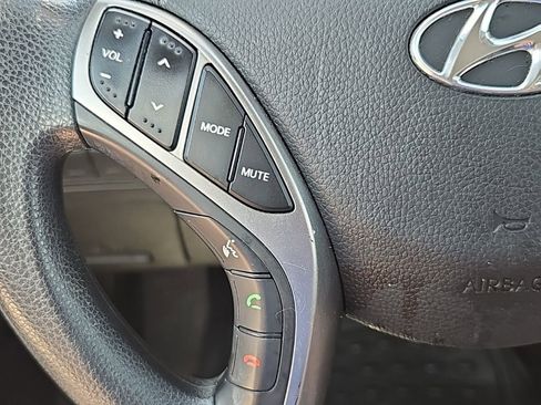 Used 2016 Hyundai Elantra GT FWD image 9