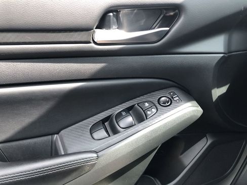 Used 2025 Nissan Altima 2.5 SV FWD image 13