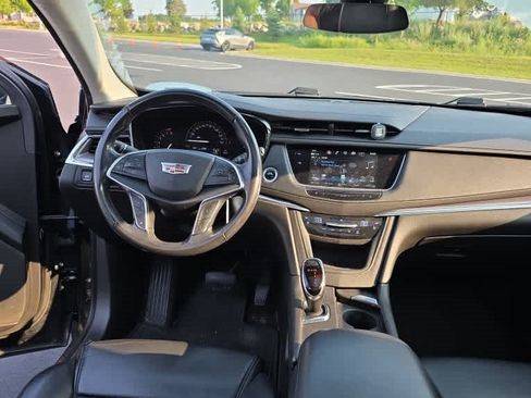 Used 2018 Cadillac XT5 Premium Luxury w/ Driver Assist Package AWD/4WD image 7