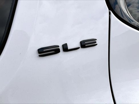 Used 2021 GMC Acadia SLE w/ Driver Convenience Package image 9