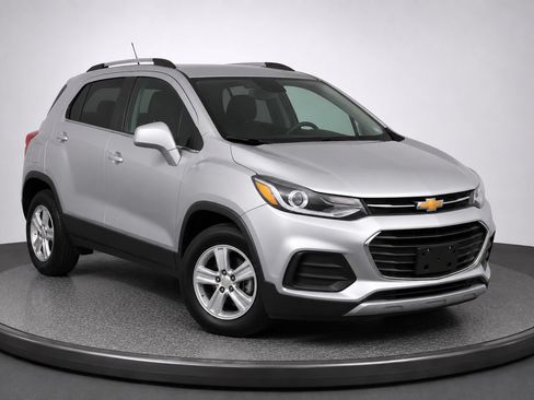 Used 2019 Chevrolet Trax LT w/ LT Convenience Package FWD image 5