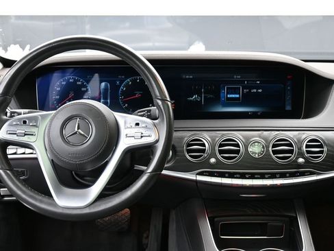 Used 2018 Mercedes-Benz S 560 4MATIC Sedan w/ Premium Package image 11