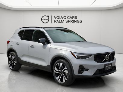New 2025 Volvo XC40 B5 Plus w/ Climate Package