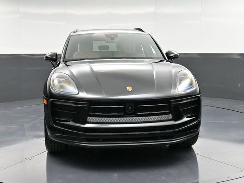 Used 2025 Porsche Macan AWD/4WD image 11