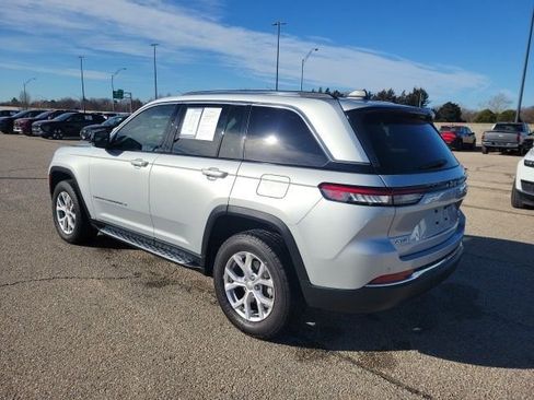 Used 2022 Jeep Grand Cherokee Limited image 24