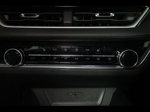 Used 2025 Chevrolet Equinox LT w/ Convenience Package II image 25