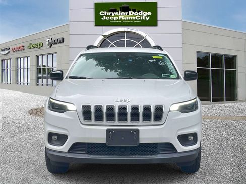 Used 2022 Jeep Cherokee Latitude Lux AWD/4WD image 2