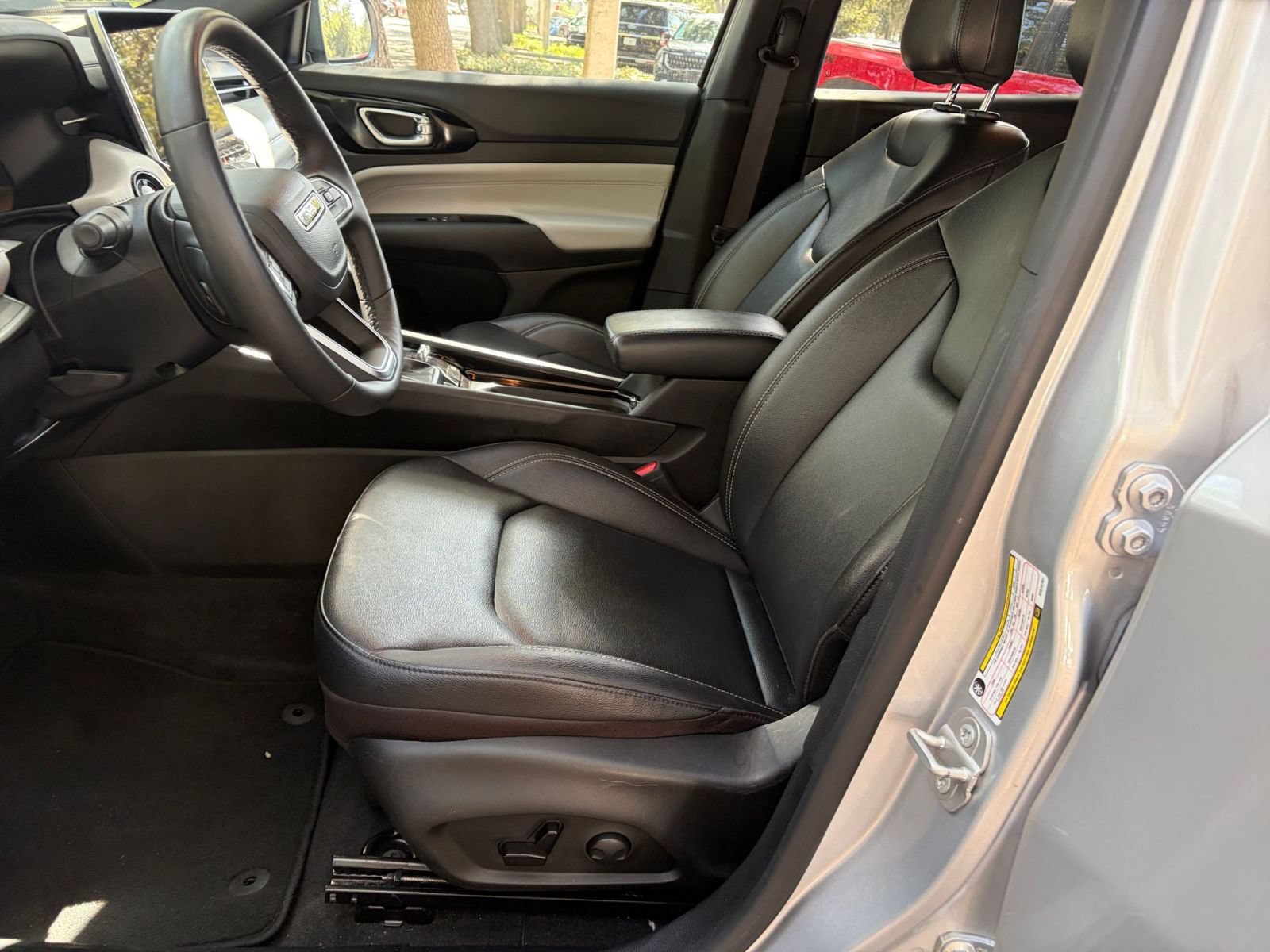 Used 2025 Jeep Compass Limited AWD/4WD image 26