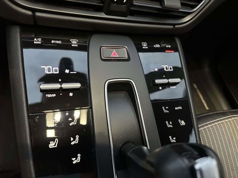 Used 2023 Porsche Macan Turbo image 32