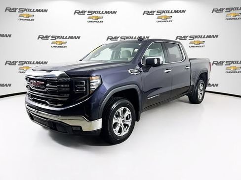 Used 2025 GMC Sierra 1500 SLT AWD/4WD image 3
