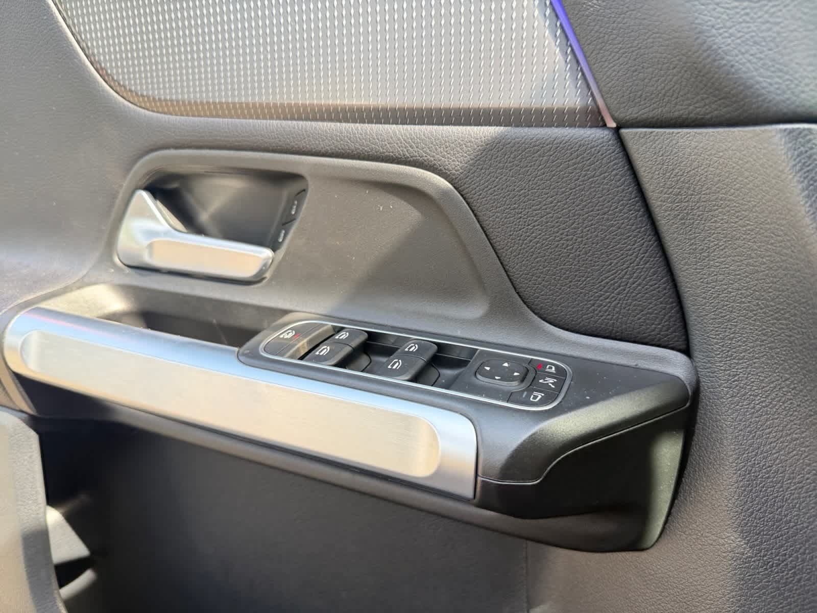 Used 2022 Mercedes-Benz GLB 250 4MATIC image 29