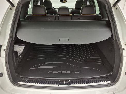 Used 2018 Porsche Cayenne Platinum Edition image 32