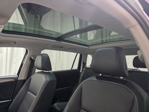 Certified 2023 Volkswagen Tiguan SE w/ Panoramic Sunroof Package image 25
