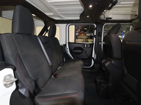 Used 2024 Jeep Wrangler Unlimited Rubicon image 25