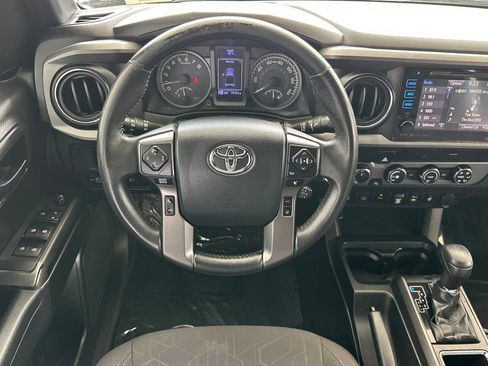 Used 2019 Toyota Tacoma TRD Sport w/ Technology Package AWD/4WD image 15