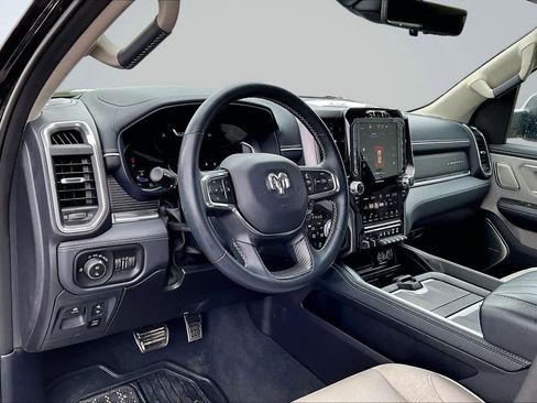 Used 2024 RAM 1500 Limited AWD/4WD image 2