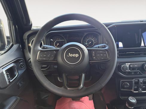 Used 2025 Jeep Gladiator Sport AWD/4WD image 14