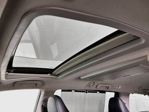 Used 2020 Toyota Sienna SE Premium FWD image 27