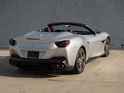 Used 2019 Ferrari Portofino image 8