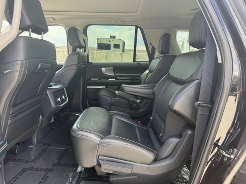 Used 2025 Ford Expedition Max Platinum AWD/4WD image 19