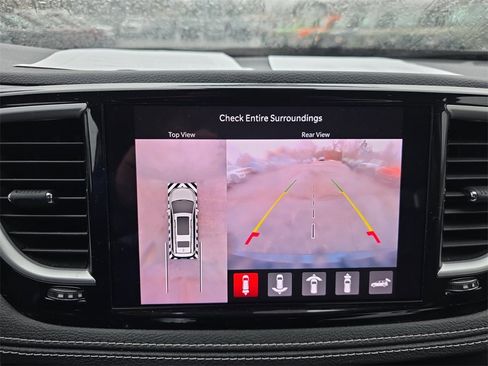 Used 2022 Chrysler Pacifica Touring-L w/ Uconnect Theater Family Group image 18